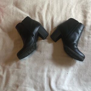 Black Clarks bendables ankle boots size 8